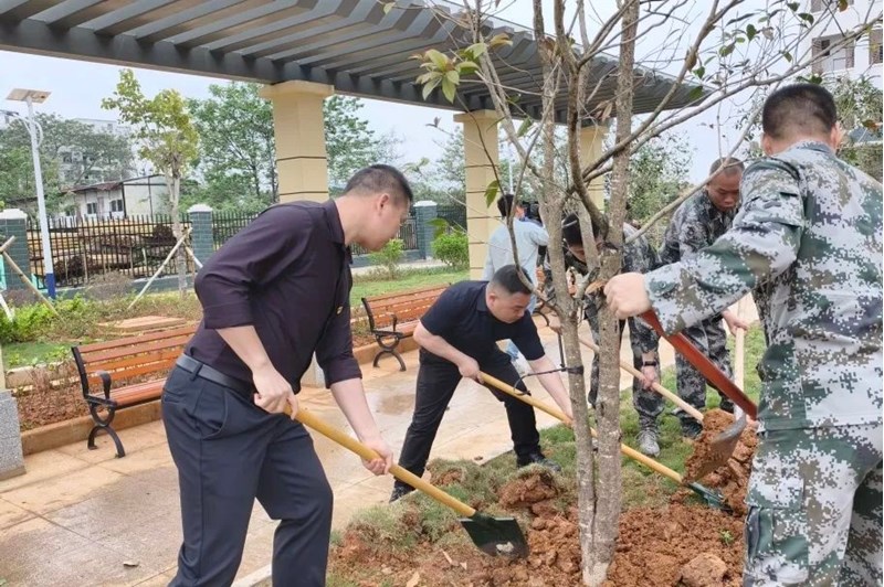 2025年4月24日， 廣西偉鵬招標公司黨支部積極參與雙擁共建活動(dòng)